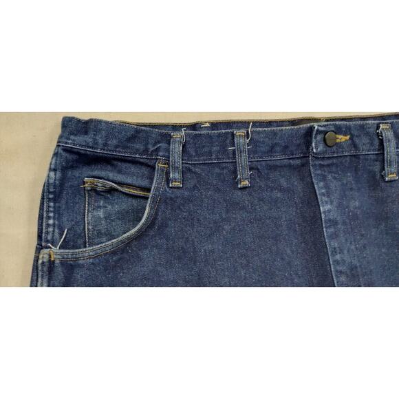 Wrangler Mens Jeans Dark Wash Denim Button Straight Leg Relaxed Fit Blue 48X32 - Picture 3 of 12